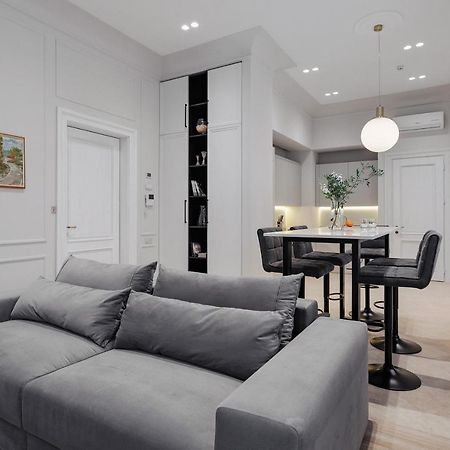 New! Luxury Apartment In The Center Of Odessa Overlooking Deribasovskaya Str. Low Price! Extérieur photo