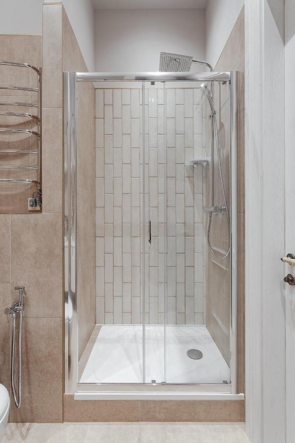 New! Luxury Apartment In The Center Of Odessa Overlooking Deribasovskaya Str. Low Price! Extérieur photo