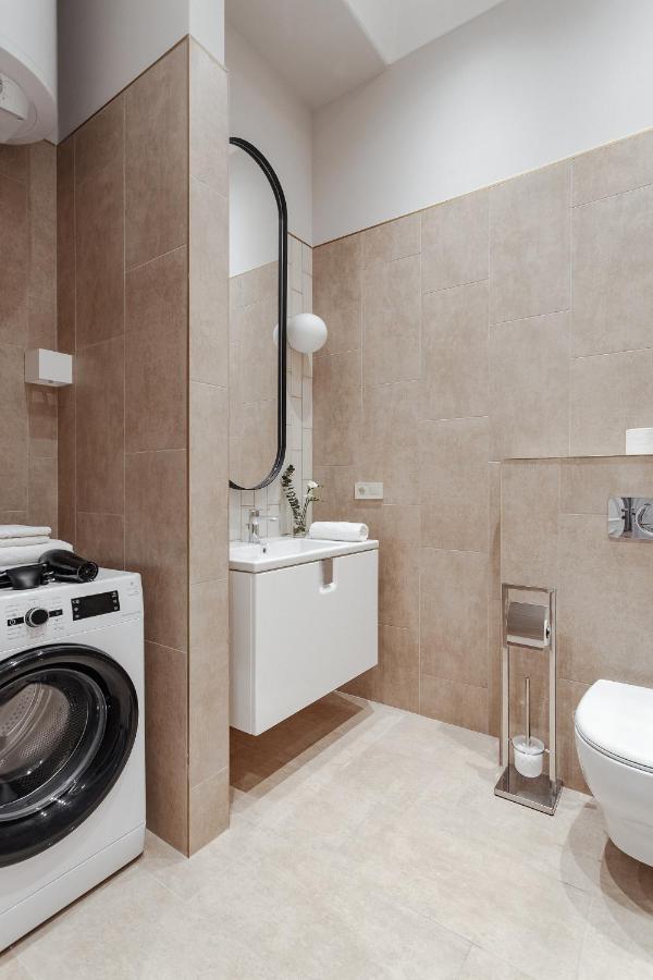 New! Luxury Apartment In The Center Of Odessa Overlooking Deribasovskaya Str. Low Price! Extérieur photo