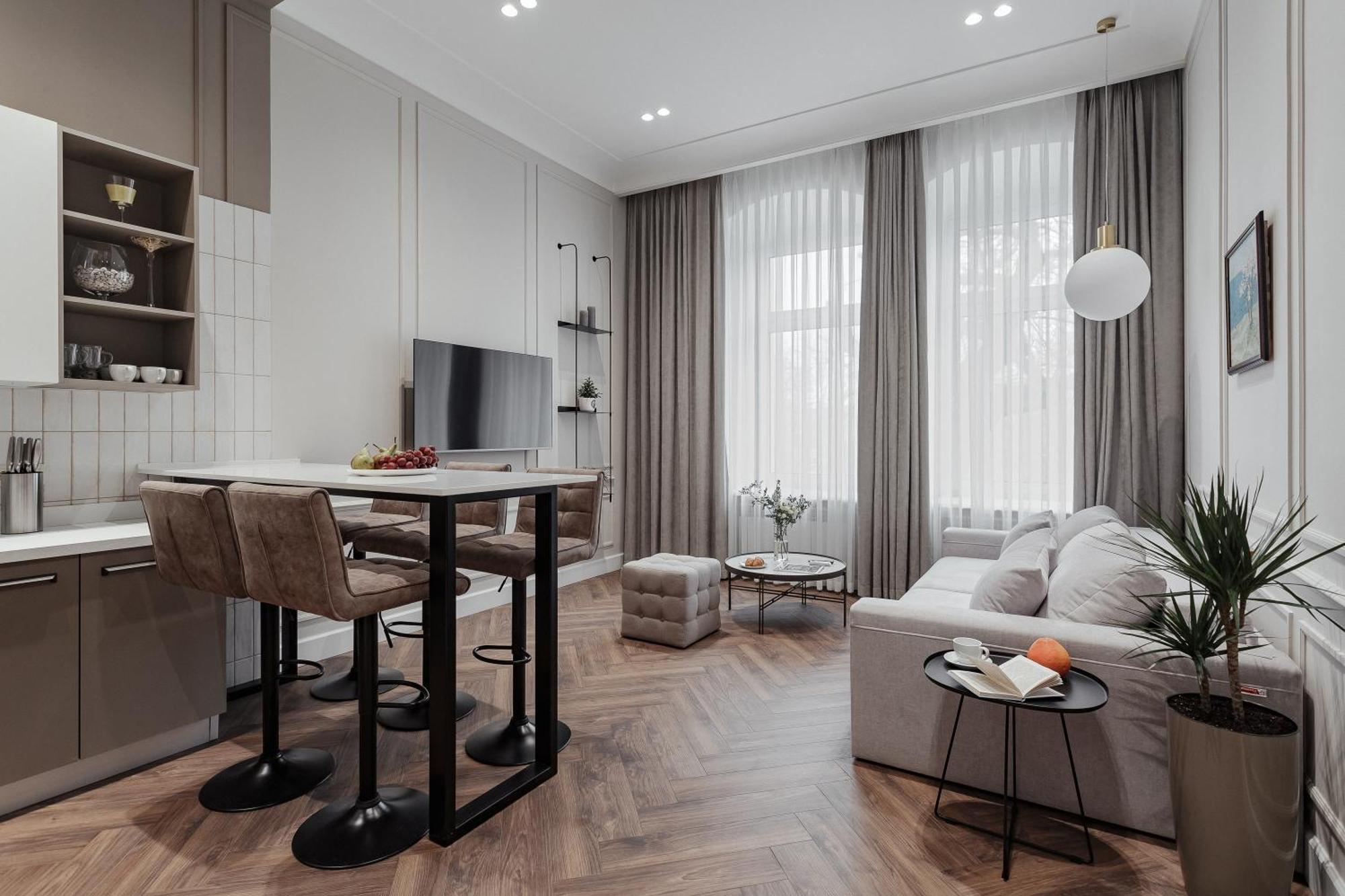 New! Luxury Apartment In The Center Of Odessa Overlooking Deribasovskaya Str. Low Price! Extérieur photo
