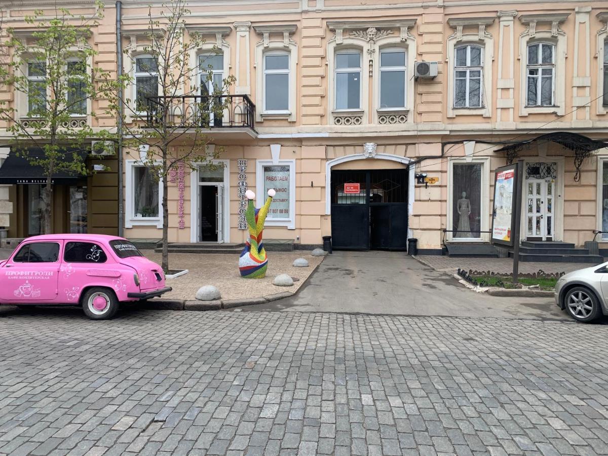 New! Luxury Apartment In The Center Of Odessa Overlooking Deribasovskaya Str. Low Price! Extérieur photo