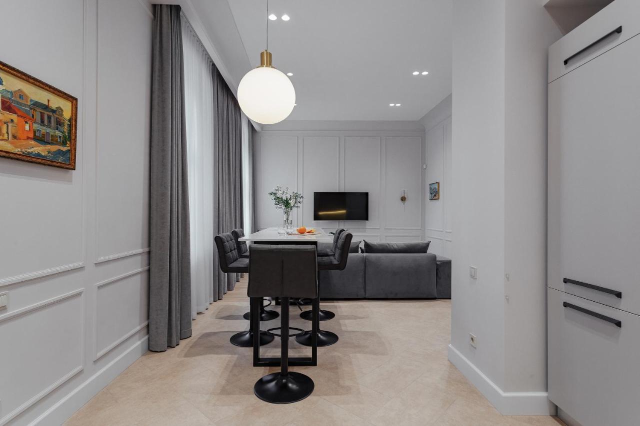 New! Luxury Apartment In The Center Of Odessa Overlooking Deribasovskaya Str. Low Price! Extérieur photo
