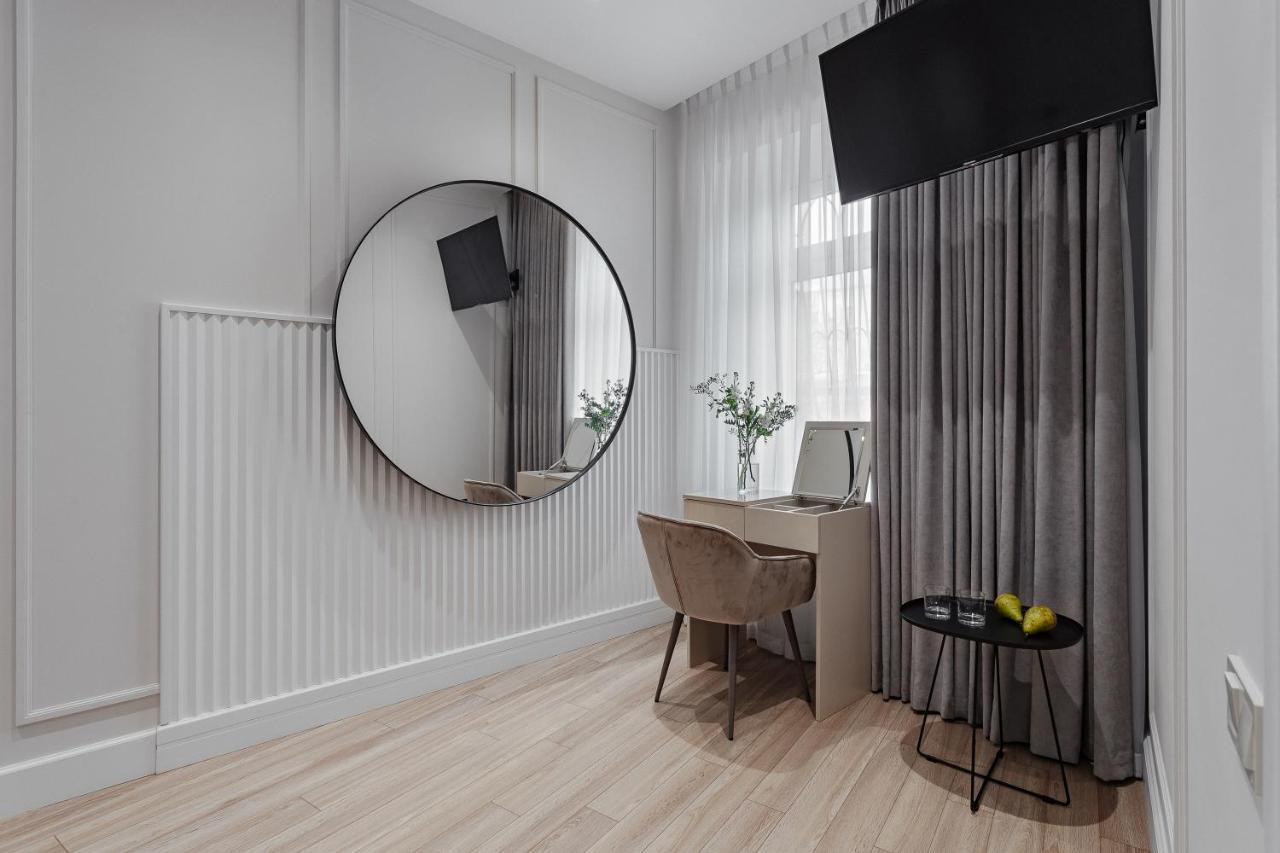 New! Luxury Apartment In The Center Of Odessa Overlooking Deribasovskaya Str. Low Price! Extérieur photo
