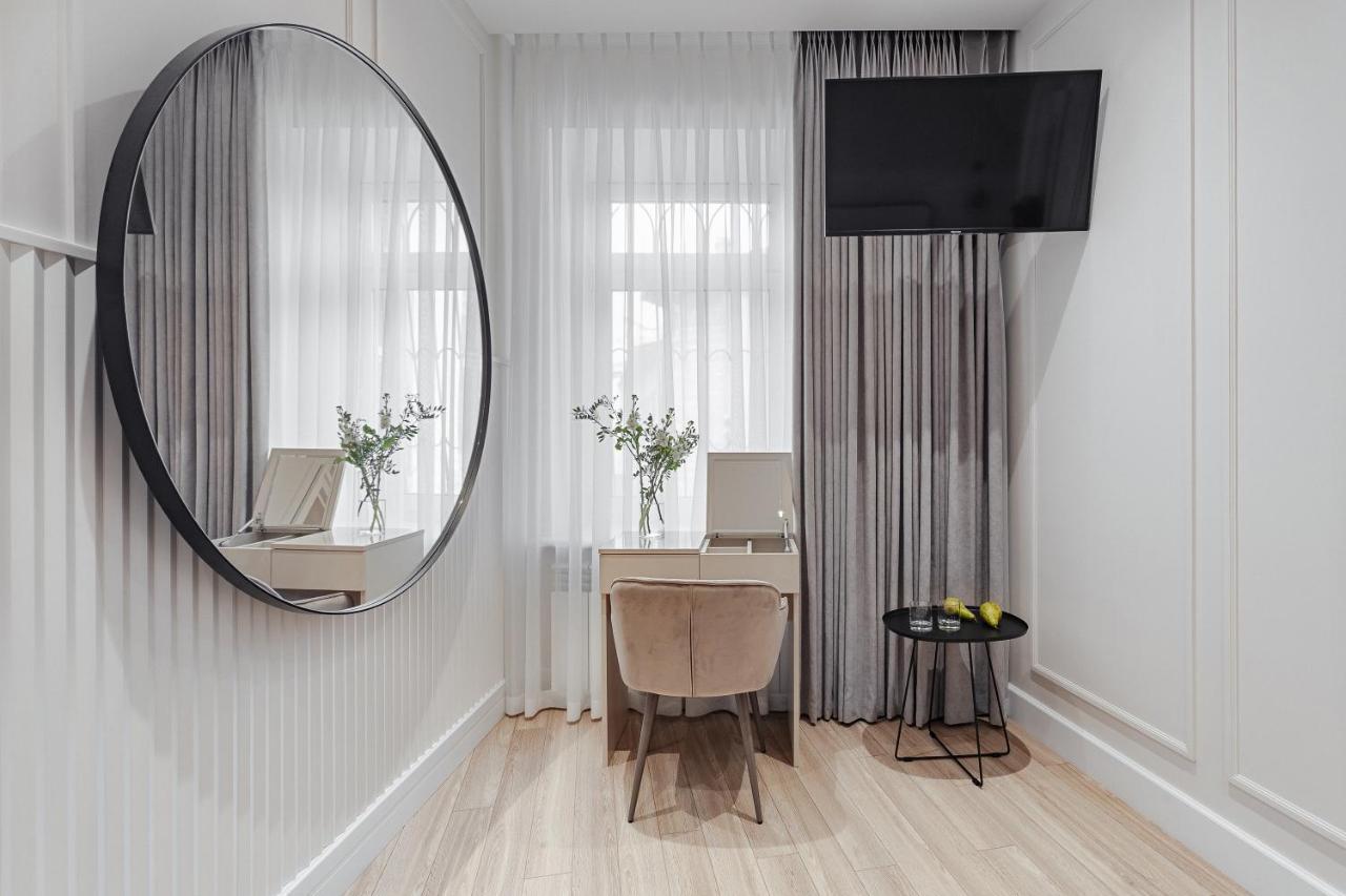 New! Luxury Apartment In The Center Of Odessa Overlooking Deribasovskaya Str. Low Price! Extérieur photo