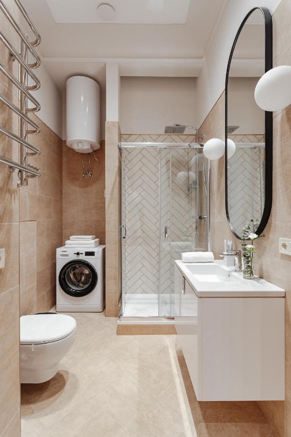 New! Luxury Apartment In The Center Of Odessa Overlooking Deribasovskaya Str. Low Price! Extérieur photo