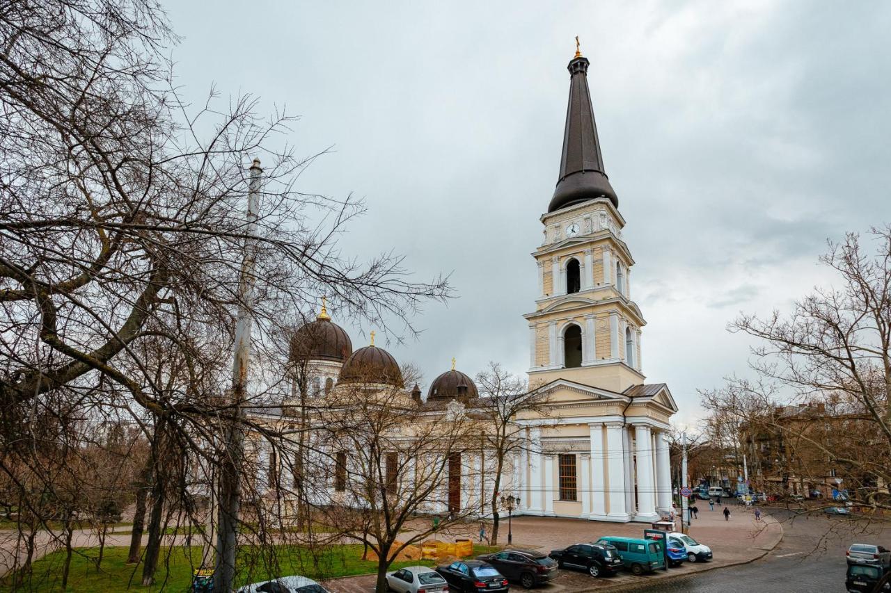 New! Luxury Apartment In The Center Of Odessa Overlooking Deribasovskaya Str. Low Price! Extérieur photo
