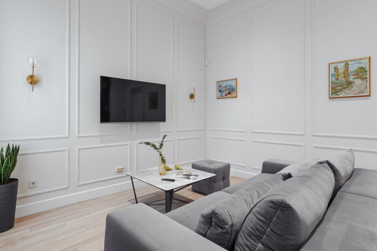 New! Luxury Apartment In The Center Of Odessa Overlooking Deribasovskaya Str. Low Price! Extérieur photo