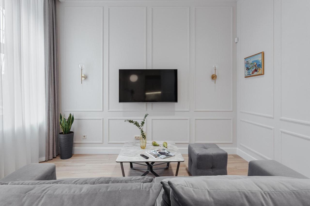 New! Luxury Apartment In The Center Of Odessa Overlooking Deribasovskaya Str. Low Price! Extérieur photo